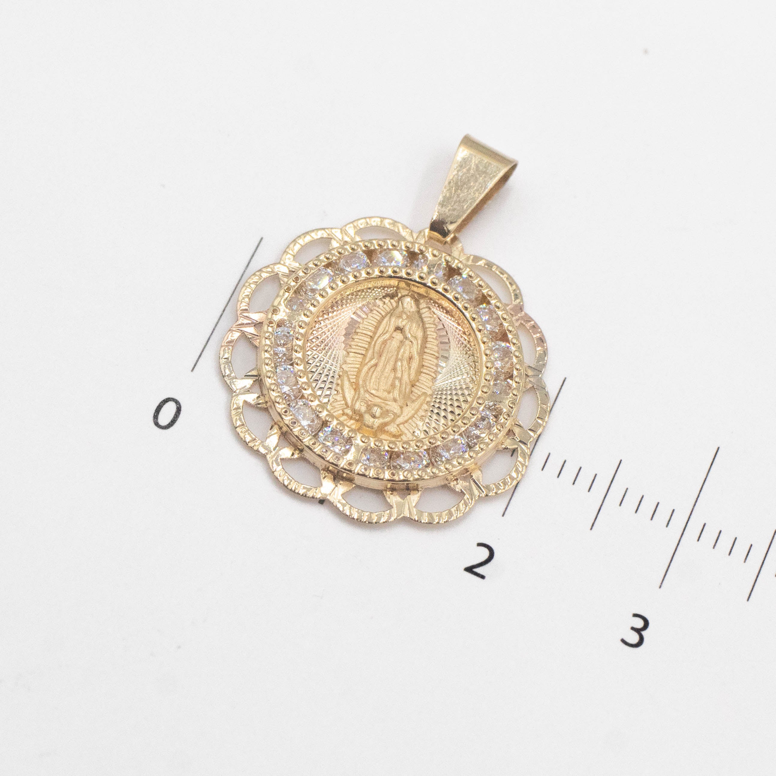 MEDALLA DE LA VIRGEN DE GUADALUPE PIEDRA ZIRCONIA HUECA ORO 14K